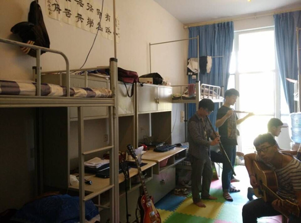 汉中职业技术学院开展学生公寓卫生专项整治